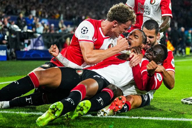 两位功臣先 两位功臣先