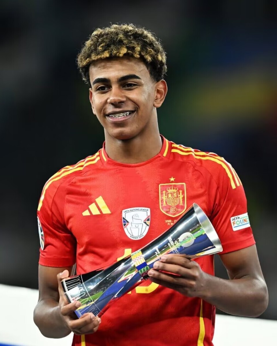 高举队史首 高举队史首