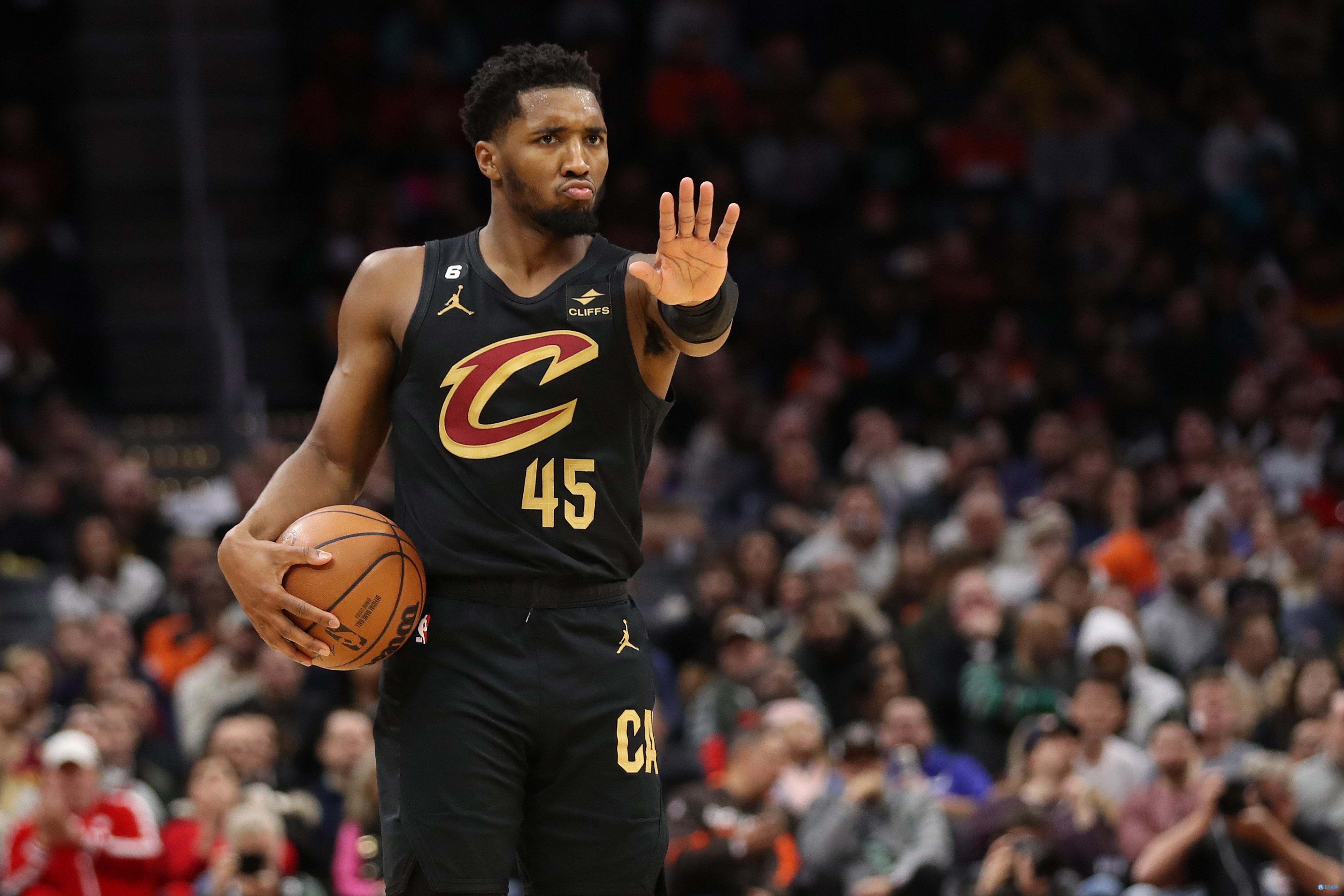 LPL最能“宫斗”战队诞生！连换八位首发选手，终于拿到全球首胜